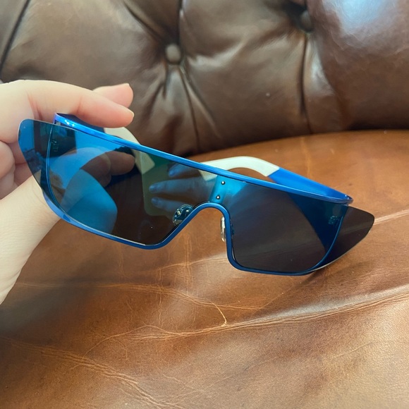 Dior and Rihanna collab sunglasses - Picture 4 of 12